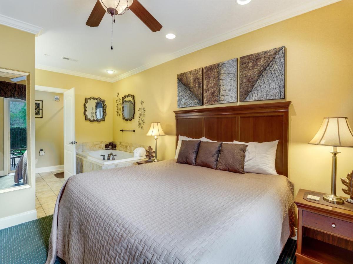 Downtown Delight, 2 Bedrooms, Pool, Hot Tub, Sleeps 6 Gatlinburg Dış mekan fotoğraf