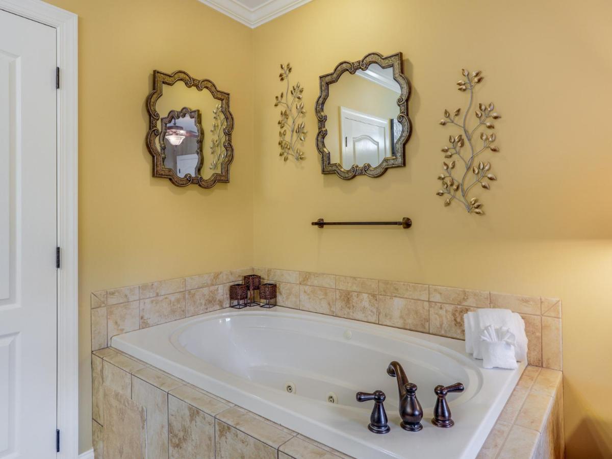 Downtown Delight, 2 Bedrooms, Pool, Hot Tub, Sleeps 6 Gatlinburg Dış mekan fotoğraf